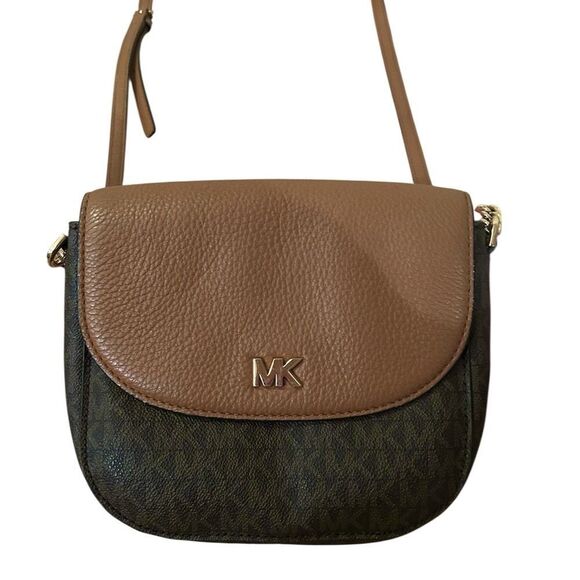 Michael Kors Tan Mott Logo Adjustable Buckle Magnet Crossbody and Zip Wallet - Picture 3 of 16